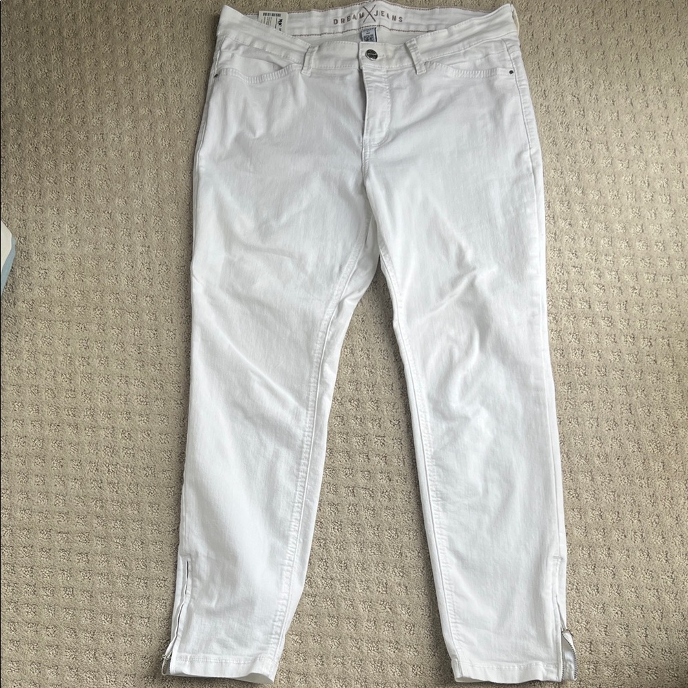 Mac white jeans. Size 27. No stains. Tapered leg.